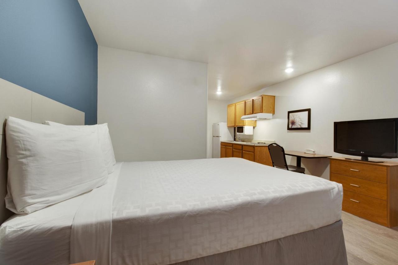 Woodspring Suites Texas City Exterior photo